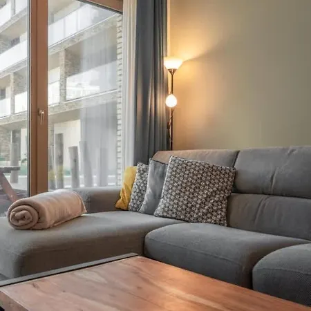 Modern With Spacious Terrace Lägenhet