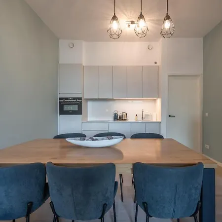 Modern With Spacious Terrace Lägenhet